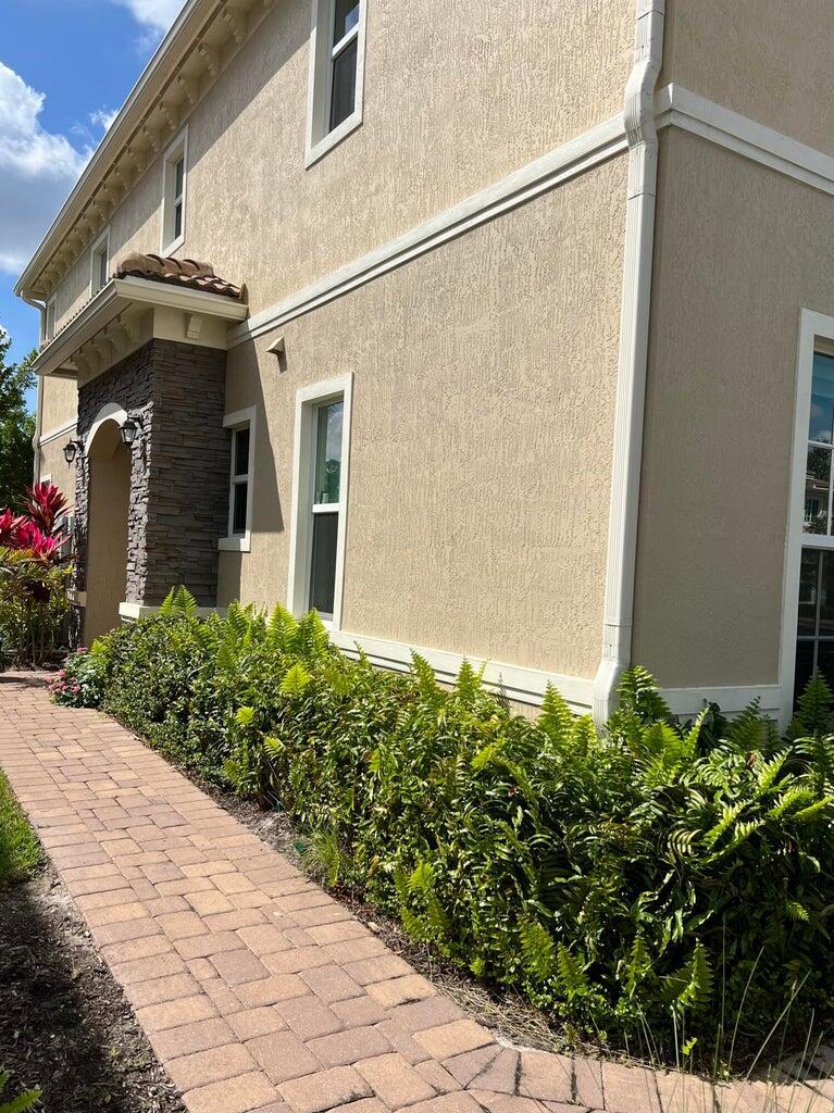 HERITAGE ENCLAVE - Residential Lease