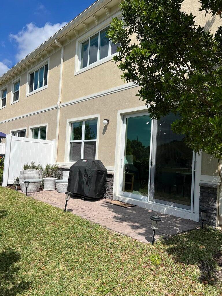 HERITAGE ENCLAVE - Residential Lease