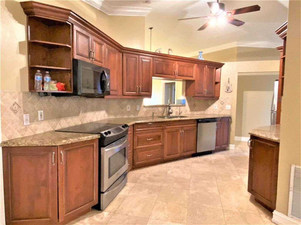 Photo of 88 Buxton Lane, Boynton Beach, FL 33426 (MLS # F10432103)