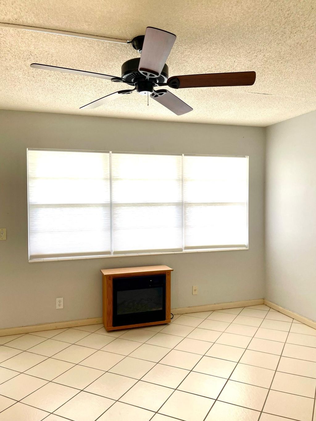 Photo of 215 Canterbury J, West Palm Beach, FL 33417 (MLS # B26010685)