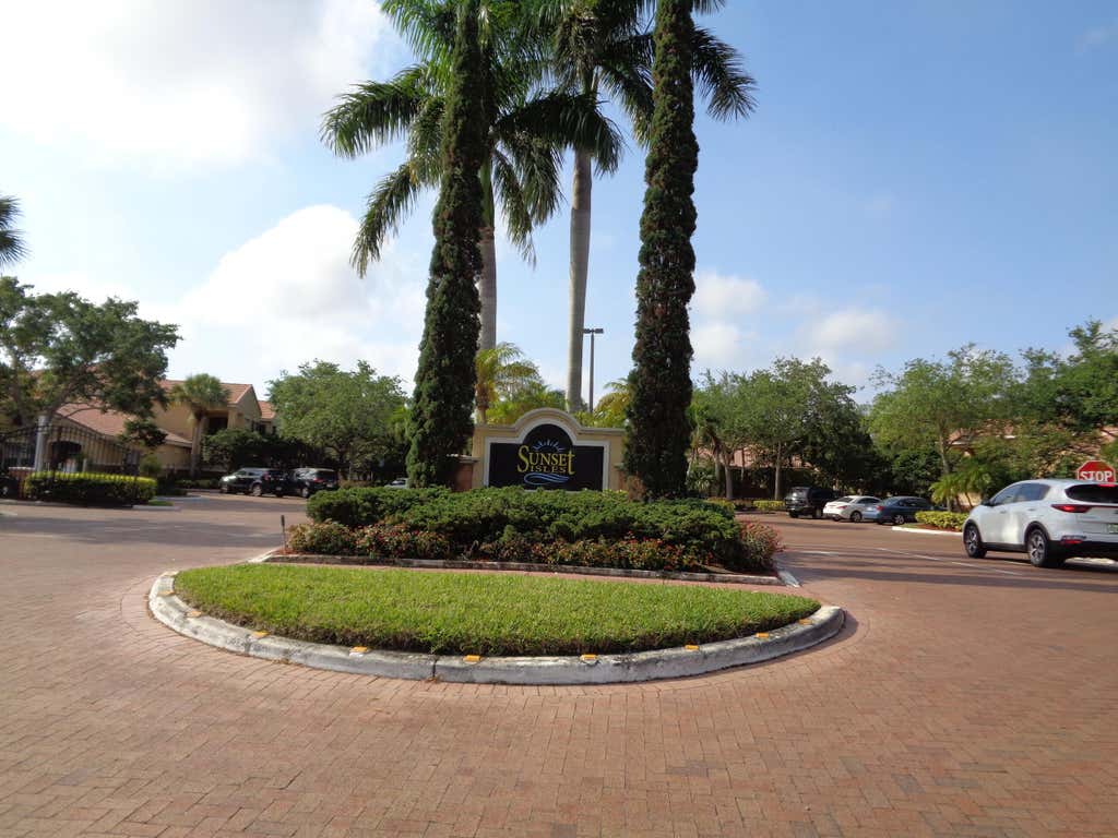 Photo of 10372 Fox Trail Rd S Rd #607, West Palm Beach, FL 33411 (MLS # R10817644)