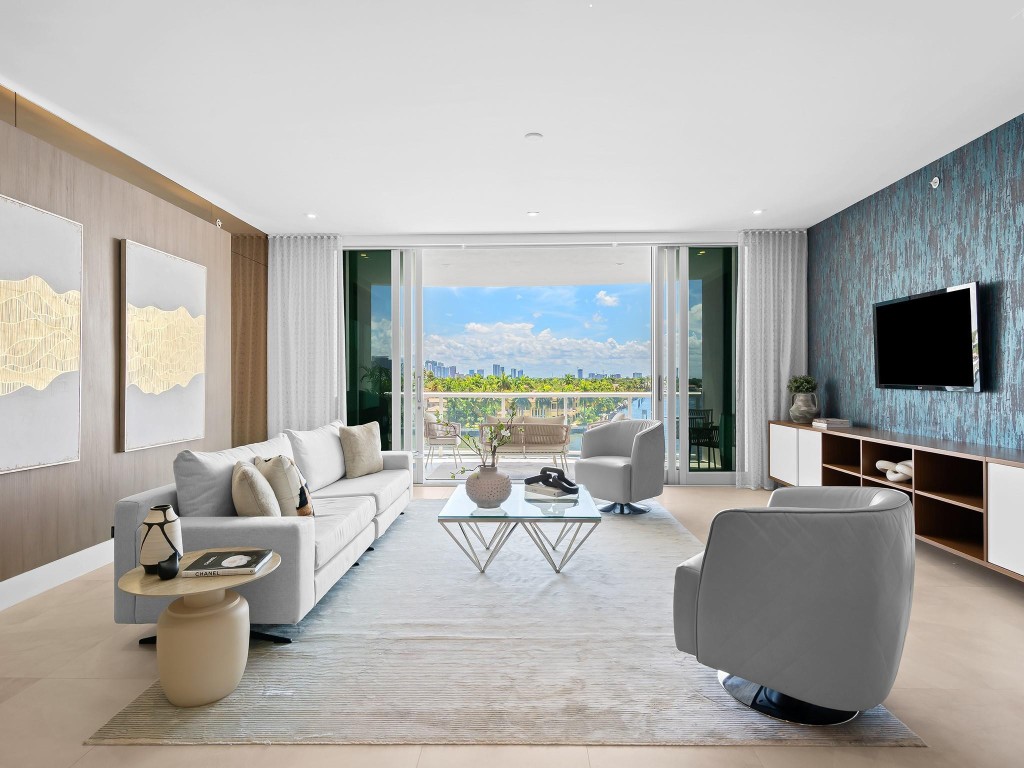 321 N Birch Road 502