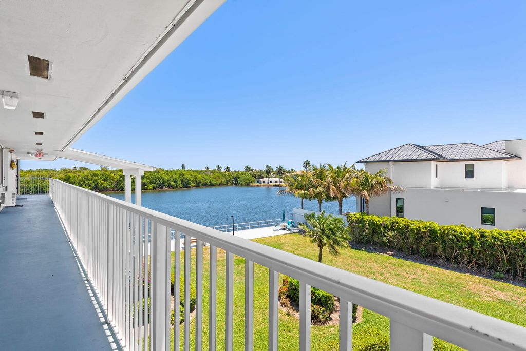Photo of 850 E Horizons E #309, Boynton Beach, FL 33435 (MLS # B26026949)