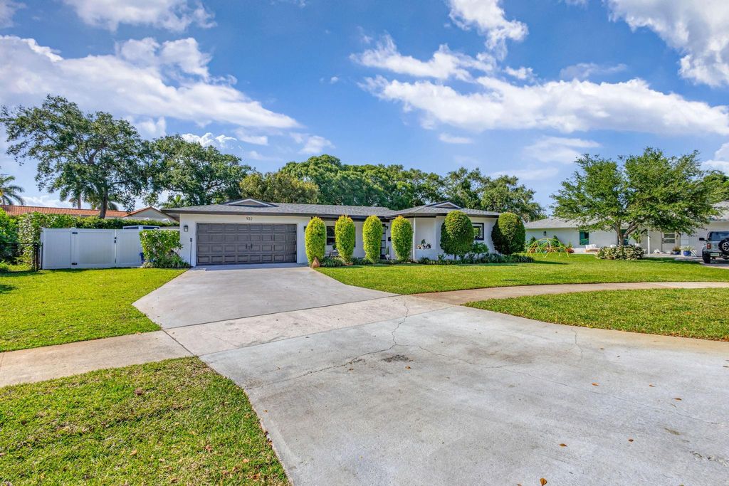 Photo of 932 Evergreen Drive, North Palm Beach, FL 33408 (MLS # F10496102)