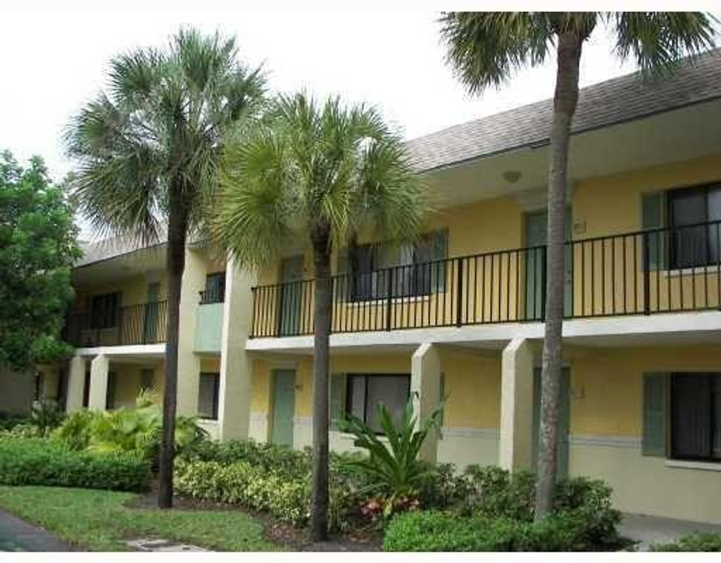 Photo of 103 Meadows Circle #103, Boynton Beach, FL 33436 (MLS # R11070647)