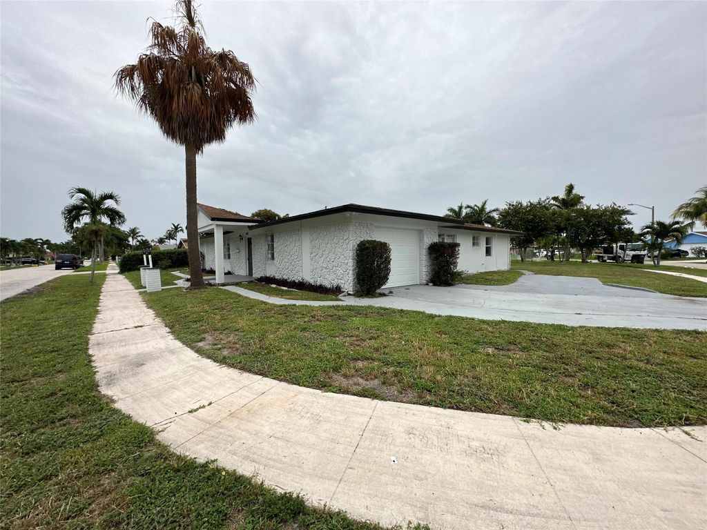 Photo of 500 Clear Lake Avenue, West Palm Beach, FL 33401 (MLS # F10450230)