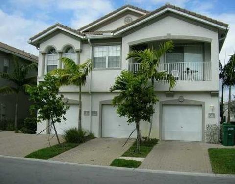 3261 Laurel Ridge Cir Riviera Beach FL 33404