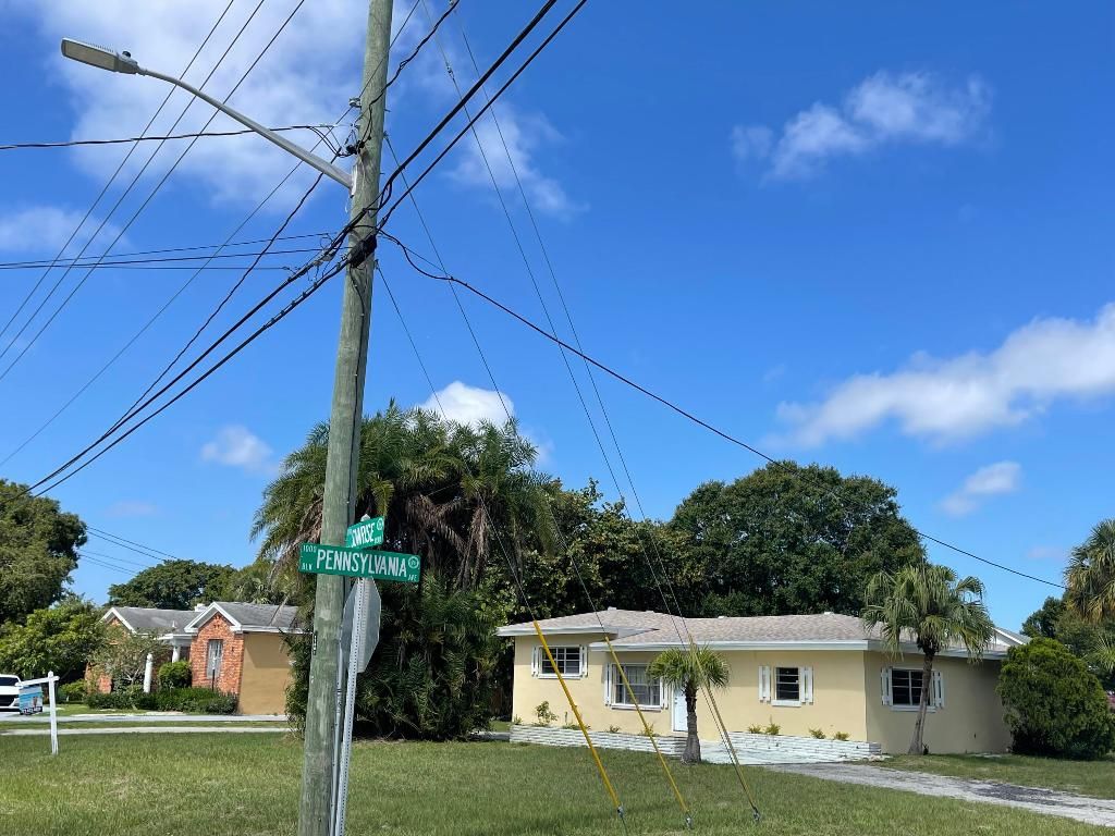 Photo of 1701 Sunrise Boulevard, Fort Pierce, FL 34950 (MLS # R10938946)