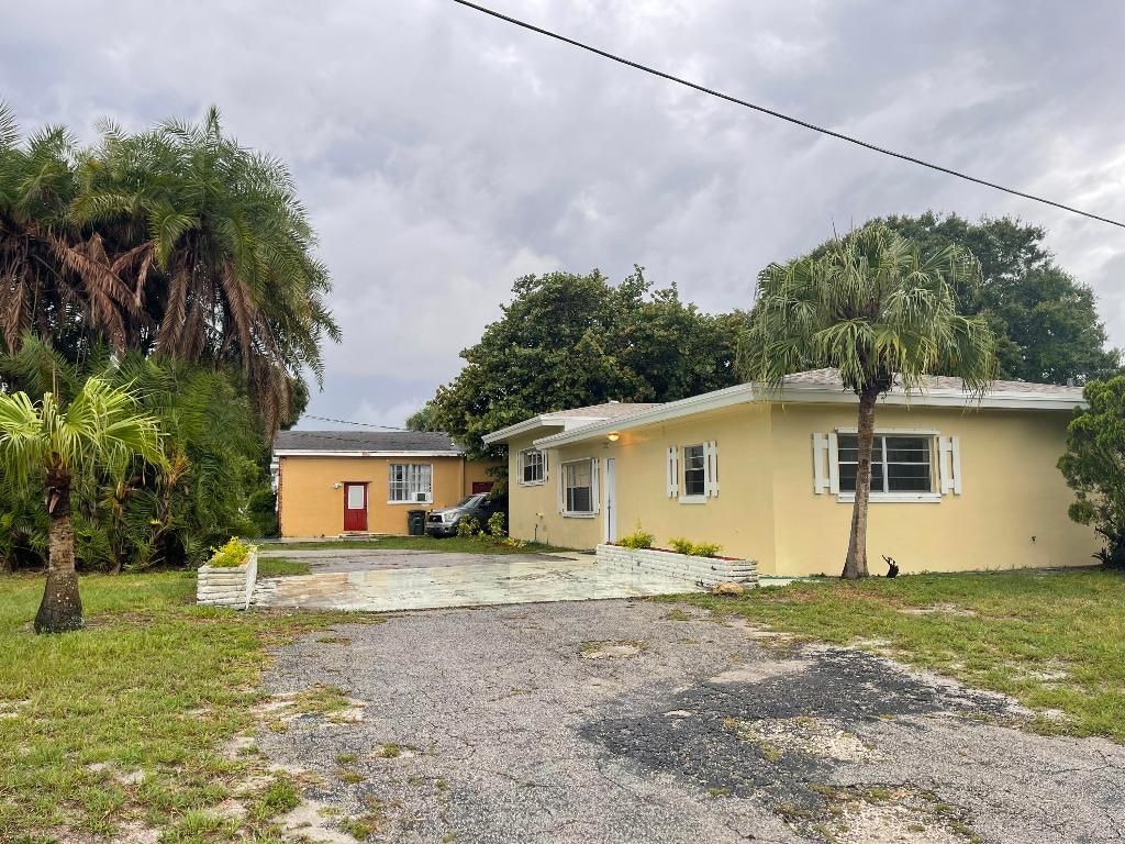 Photo of 1701 Sunrise Boulevard, Fort Pierce, FL 34950 (MLS # R10938946)
