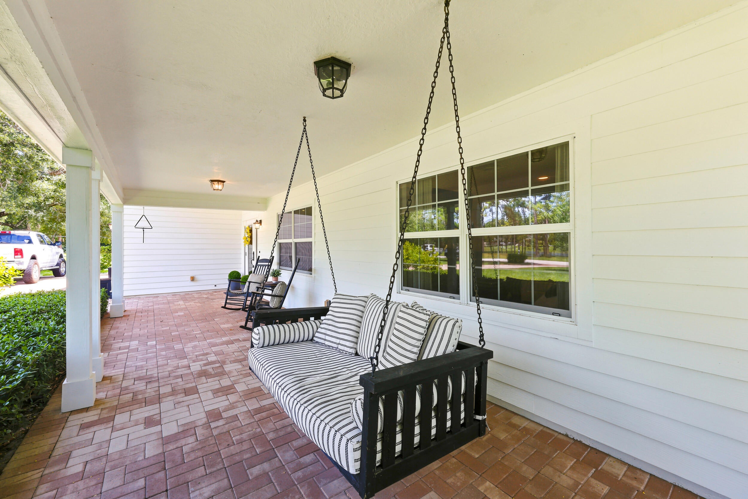 10142 Trailwood Circle
