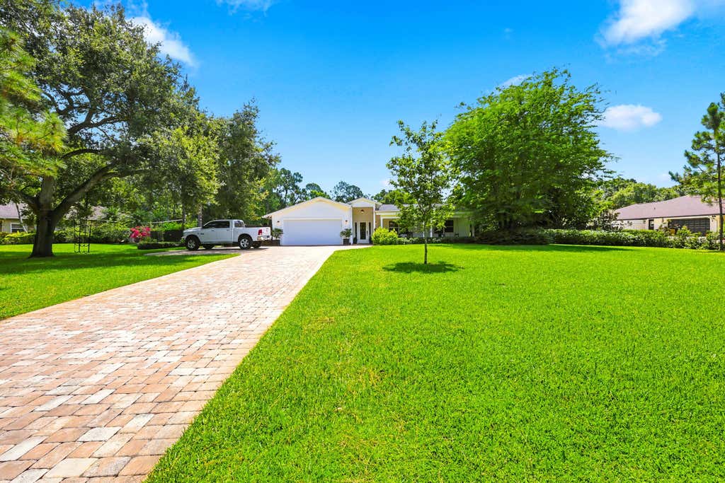 Photo of 10142 Trailwood Circle, Jupiter, FL 33478 (MLS # B26055349)