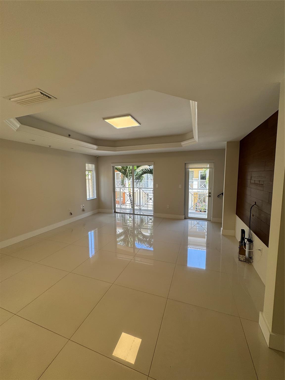 TERZETTO VILLAS - Residential Lease