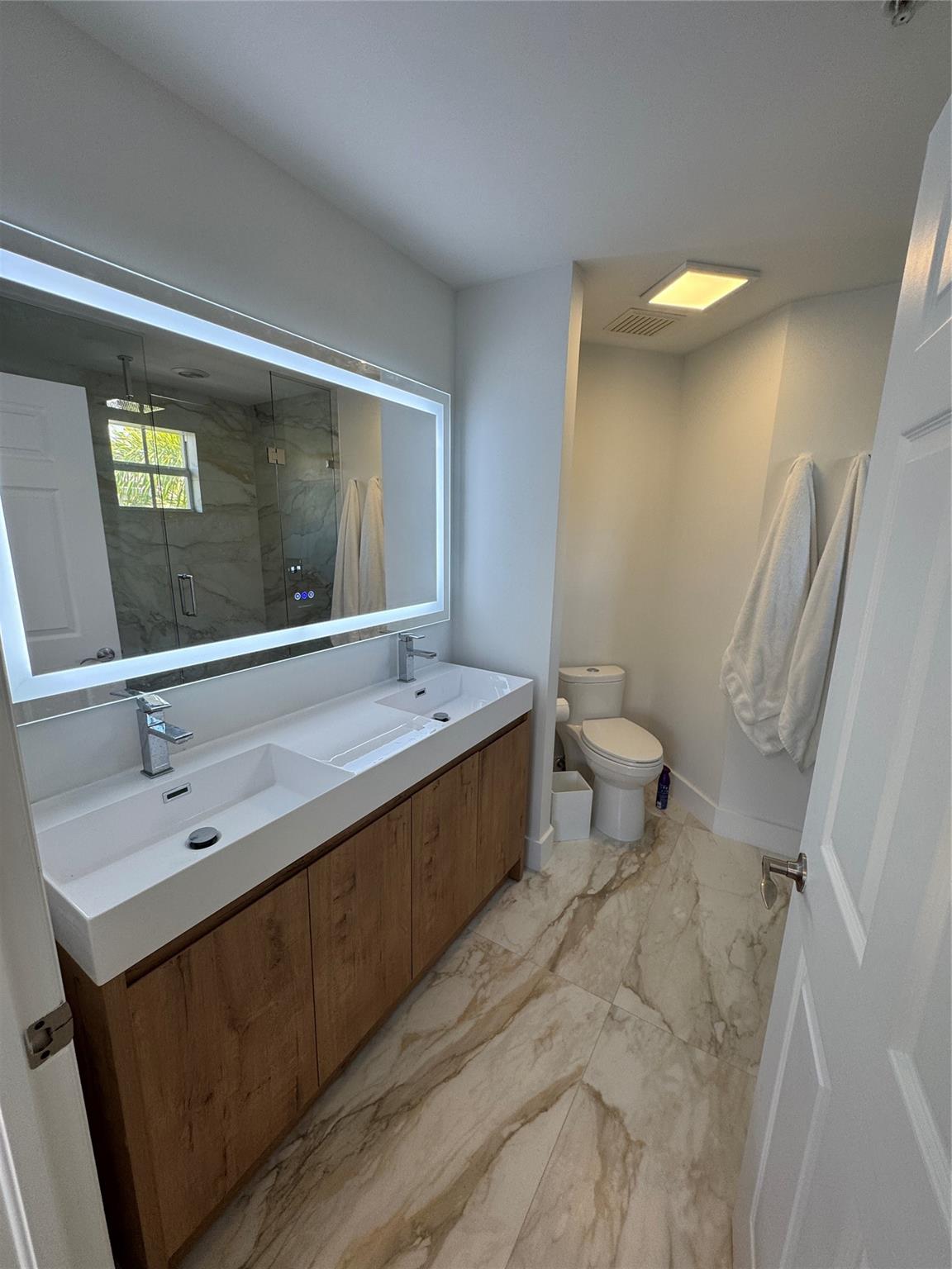 2710 NE 184th Ter