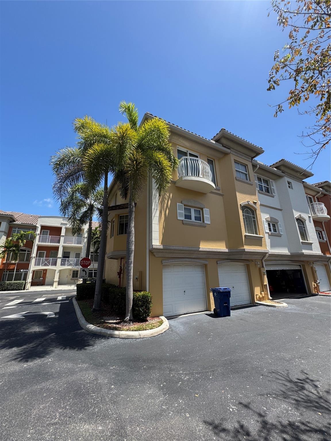 2710 NE 184th Ter