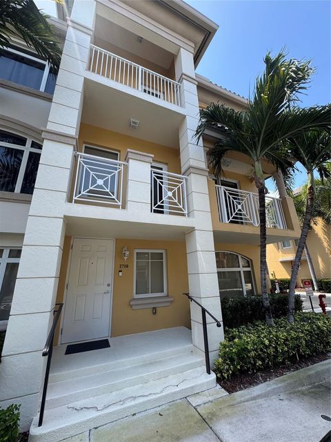 2710 NE 184th Ter Aventura FL 33160