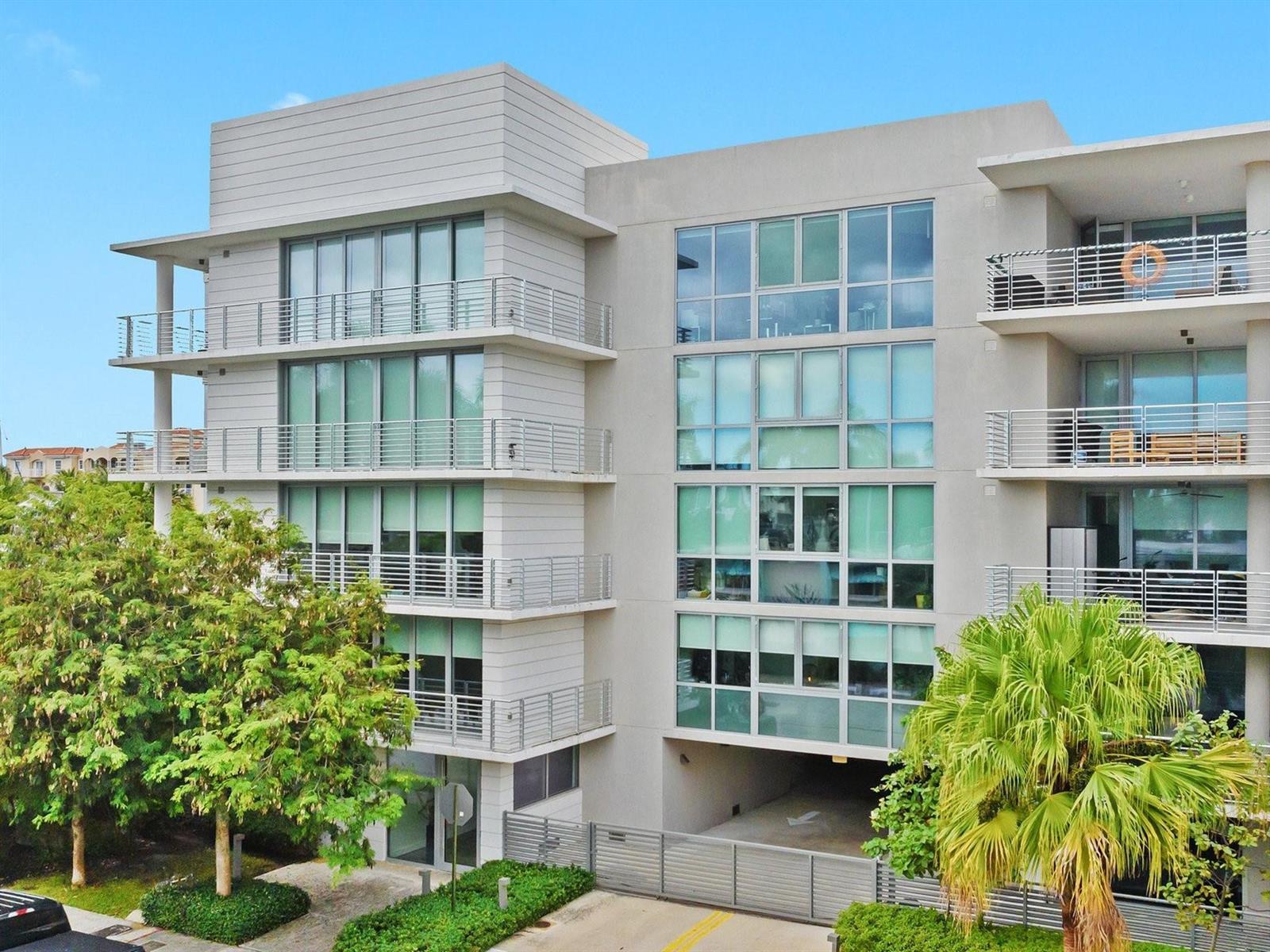 AQUAVUE LAS OLAS CONDO - Residential