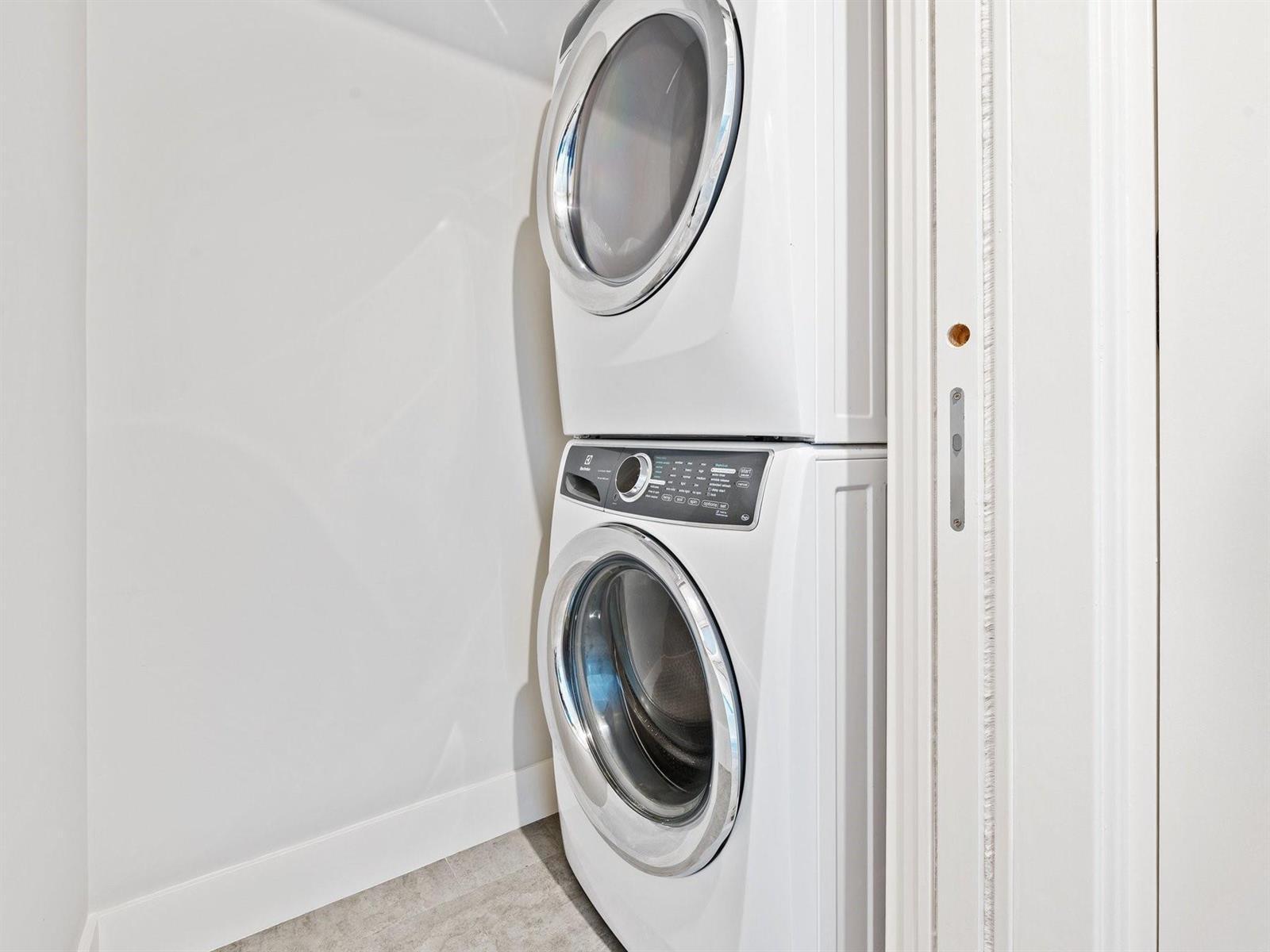 AQUAVUE LAS OLAS CONDO - Residential