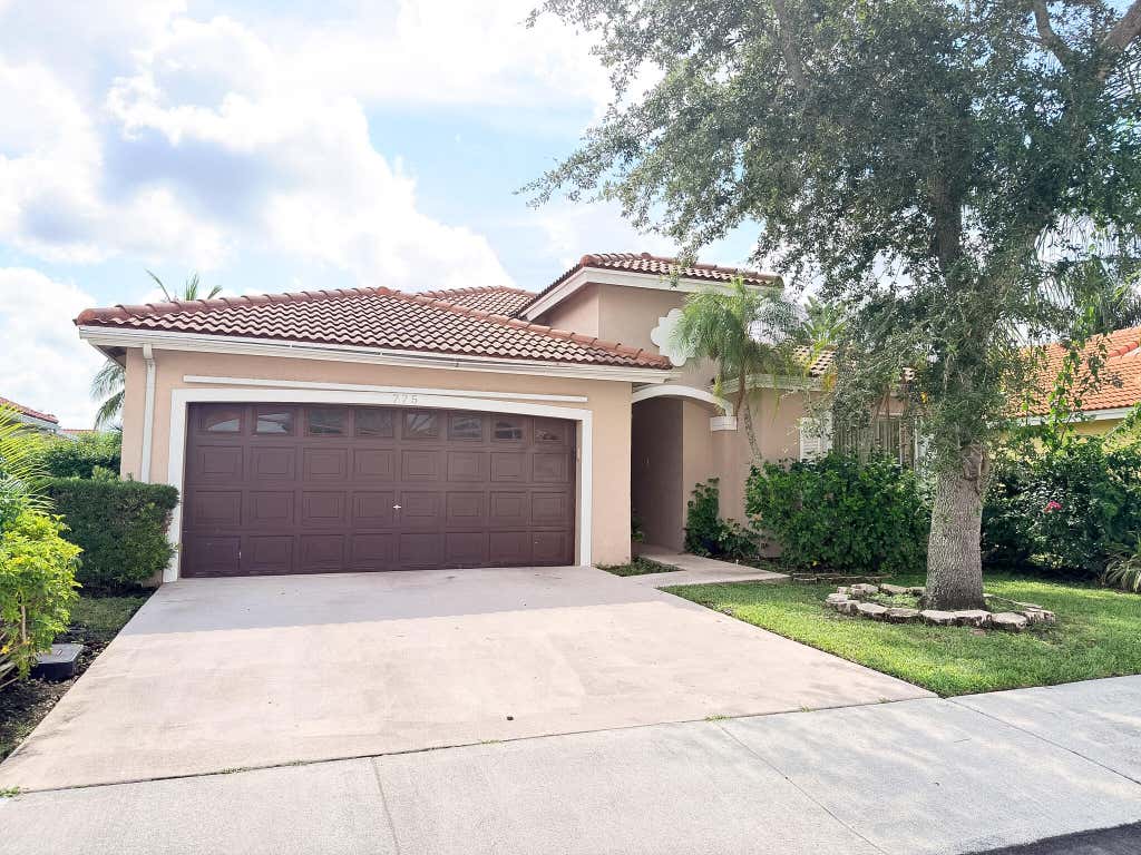 Photo of 775 NW 165th Avenue, Pembroke Pines, FL 33028 (MLS # B26057964)