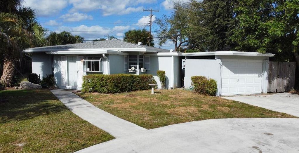 Photo of 379 Garden Boulevard, Palm Beach Gardens, FL 33410 (MLS # R11042831)