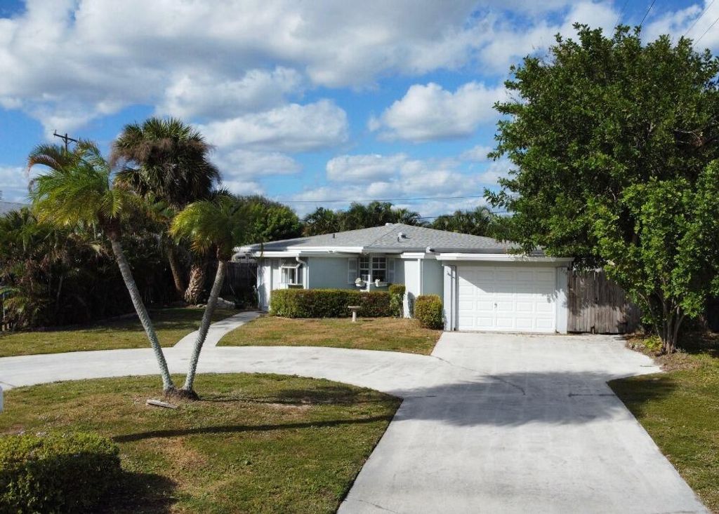 Photo of 379 Garden Boulevard, Palm Beach Gardens, FL 33410 (MLS # R11042831)