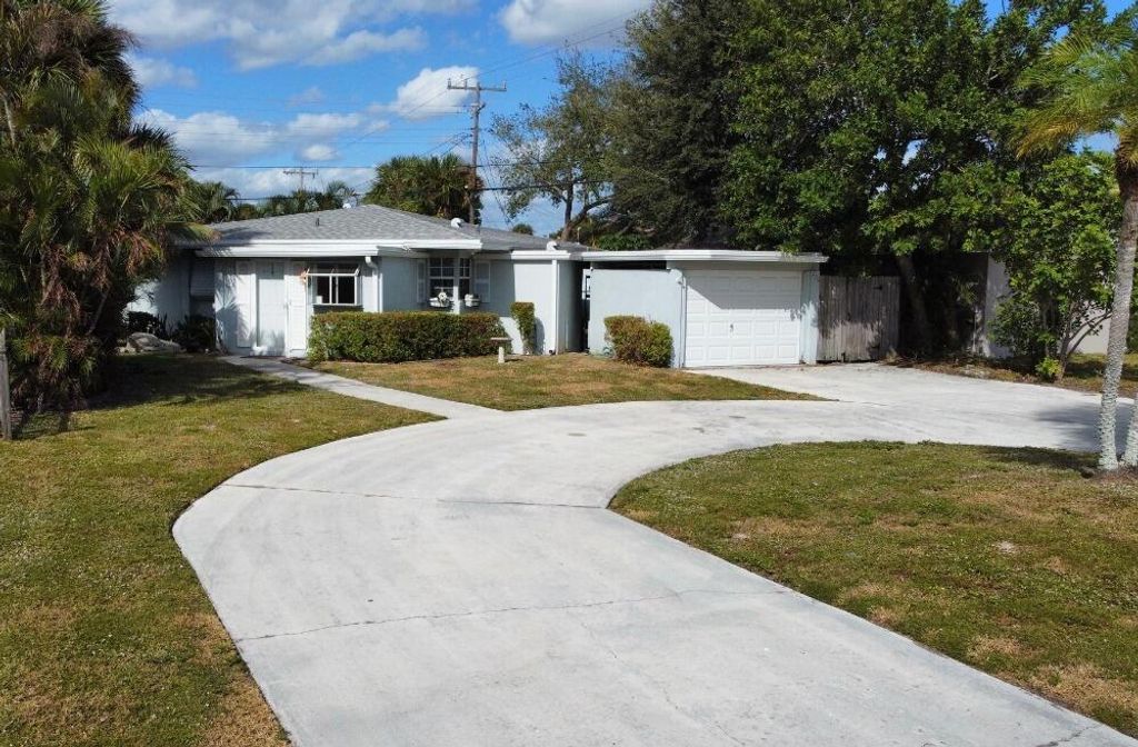 Photo of 379 Garden Boulevard, Palm Beach Gardens, FL 33410 (MLS # R11042831)