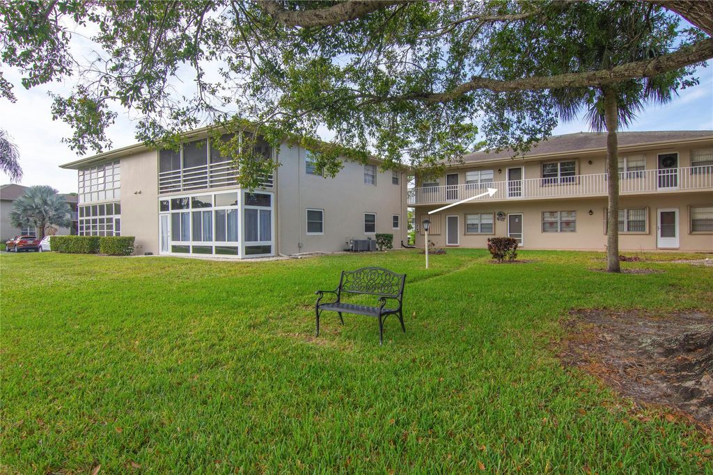 Photo of 19 Lake Vista Trail #204, Port Saint Lucie, FL 34952 (MLS # F10412586)