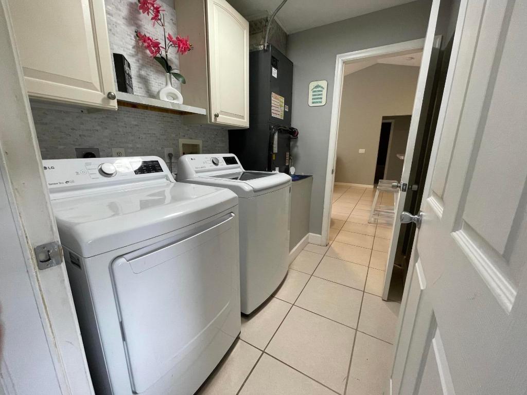 PORT ST LUCIE SECTION 4 - Residential Lease