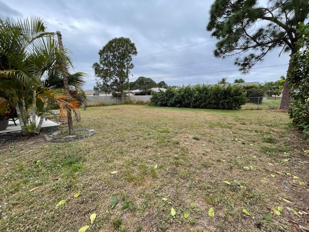 PORT ST LUCIE SECTION 4 - Residential Lease