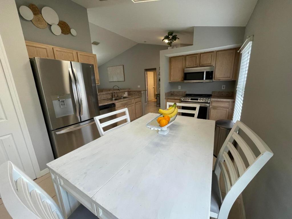 PORT ST LUCIE SECTION 4 - Residential Lease