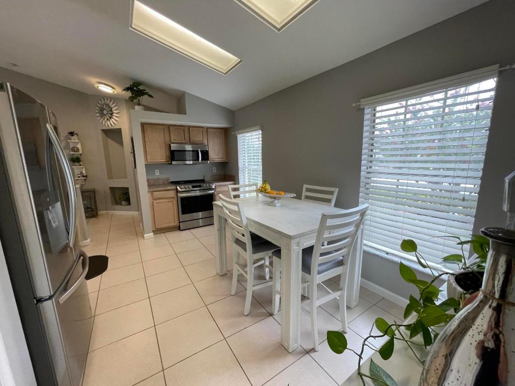 PORT ST LUCIE SECTION 4 - Residential Lease