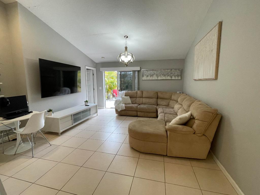 PORT ST LUCIE SECTION 4 - Residential Lease
