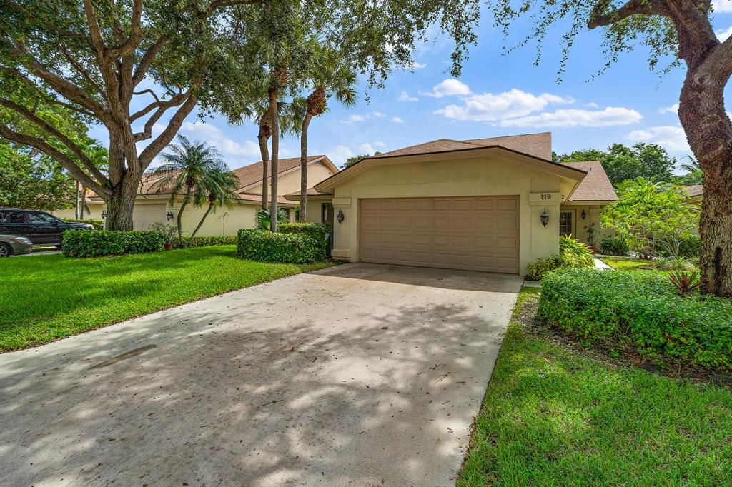 Photo of 119 Harbourside Circle, Jupiter, FL 33477 (MLS # R10800206)