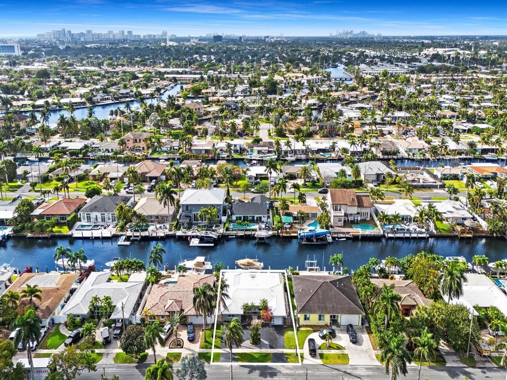 Photo of 300 SE 10TH Street, Pompano Beach, FL 33060 (MLS # B26080524)