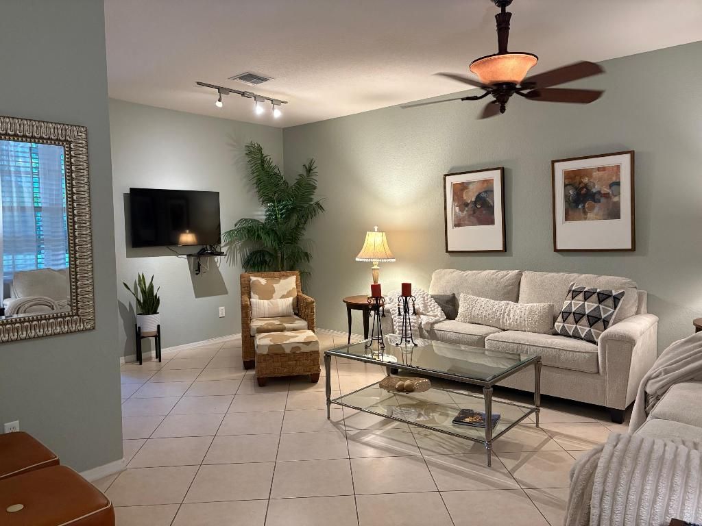 Photo of 188 W Thatch Palm Circle, Jupiter, FL 33458 (MLS # R11156380)