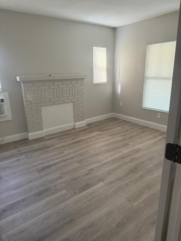 CLOWS - Commercial Sale