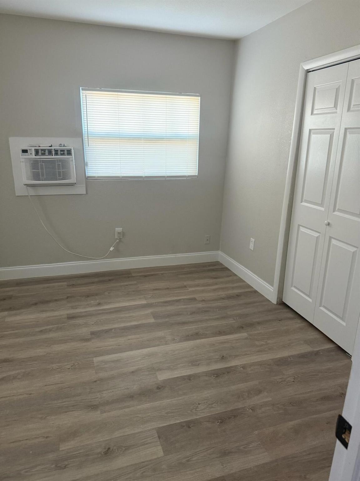 CLOWS - Commercial Sale