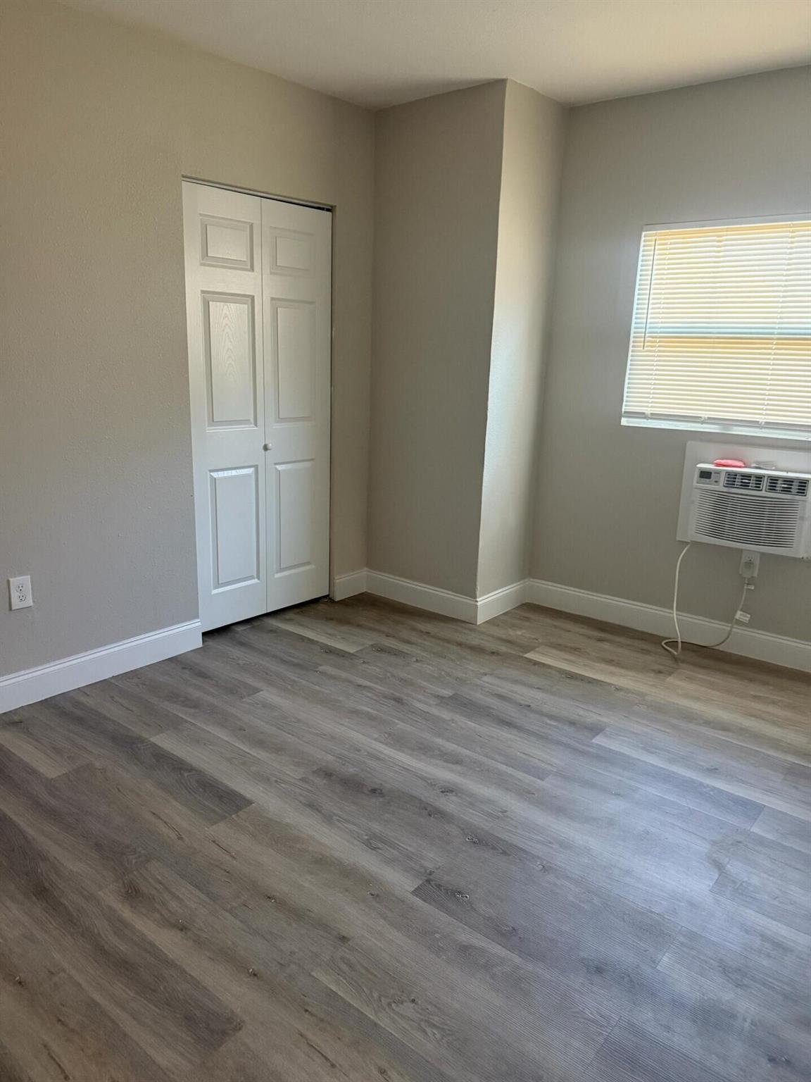 CLOWS - Commercial Sale