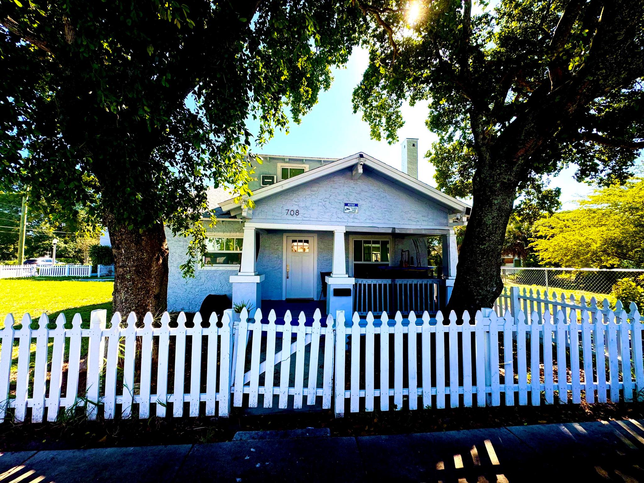 CLOWS - Commercial Sale