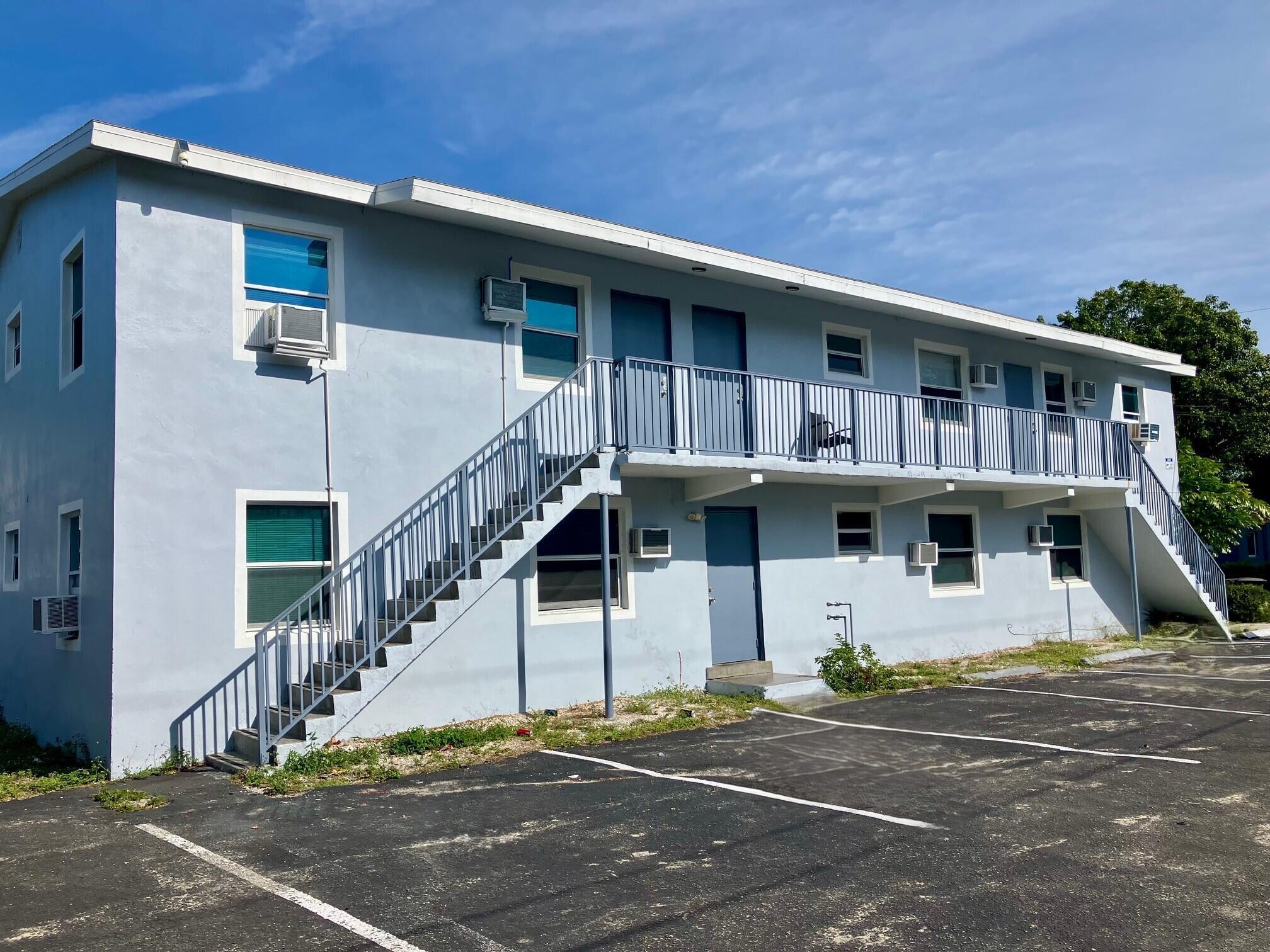 View photos, virtual tours, details... 515 N Sapodilla Avenue