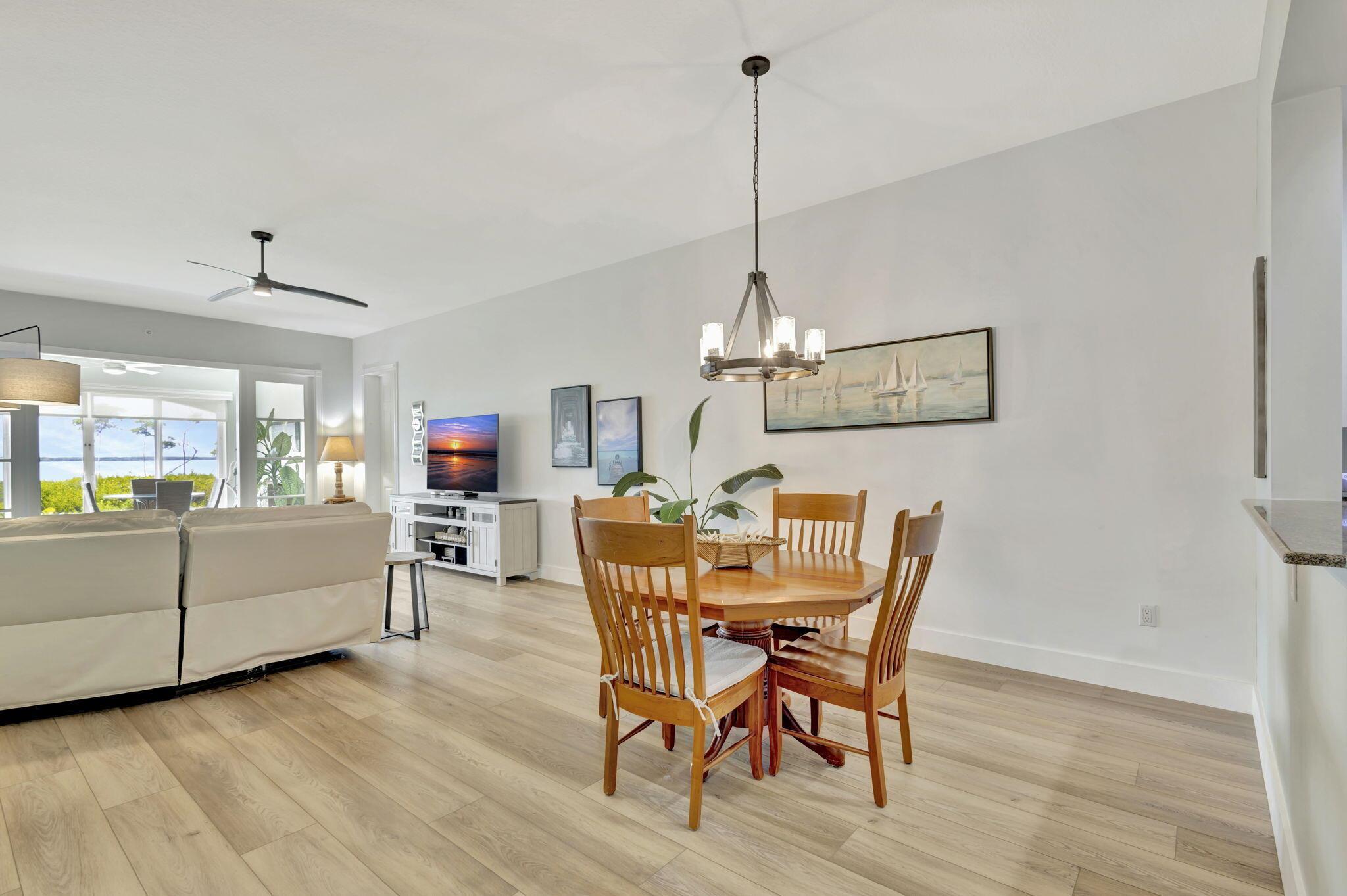 22 Harbour Isle Drive W 105