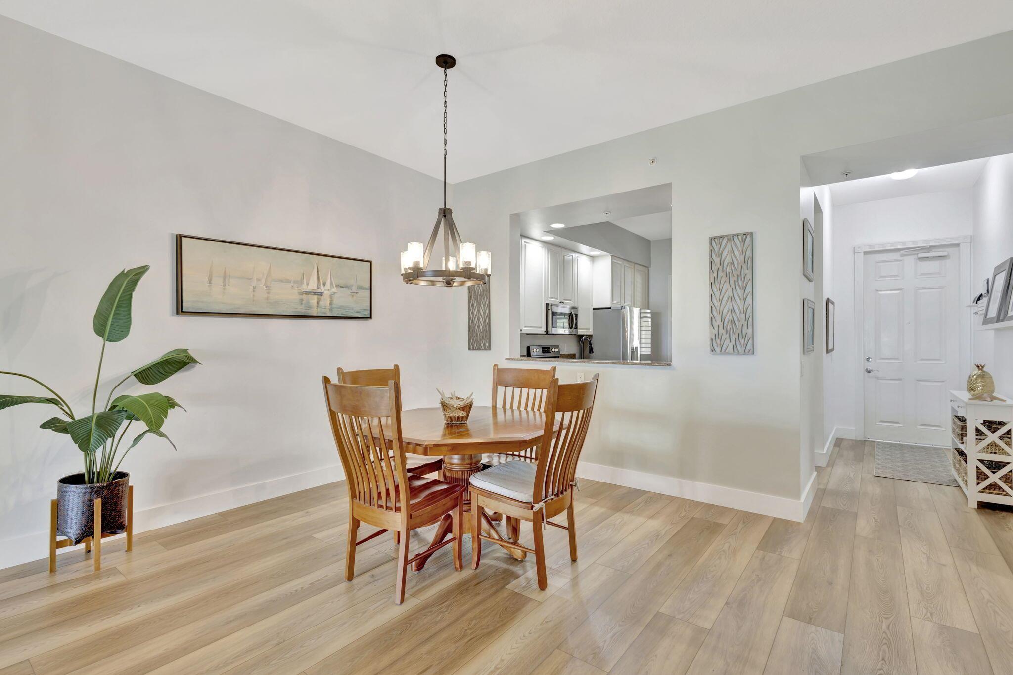 22 Harbour Isle Drive W 105