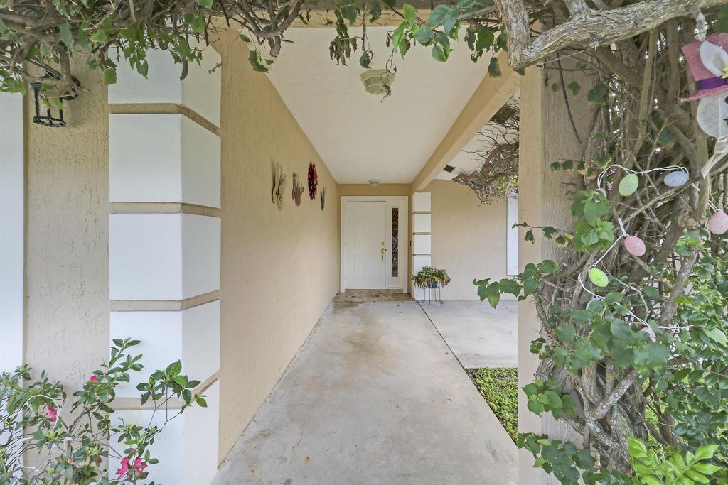 Photo of 5350 N Sandhurst Circle N, Lake Worth, FL 33463 (MLS # R11078933)