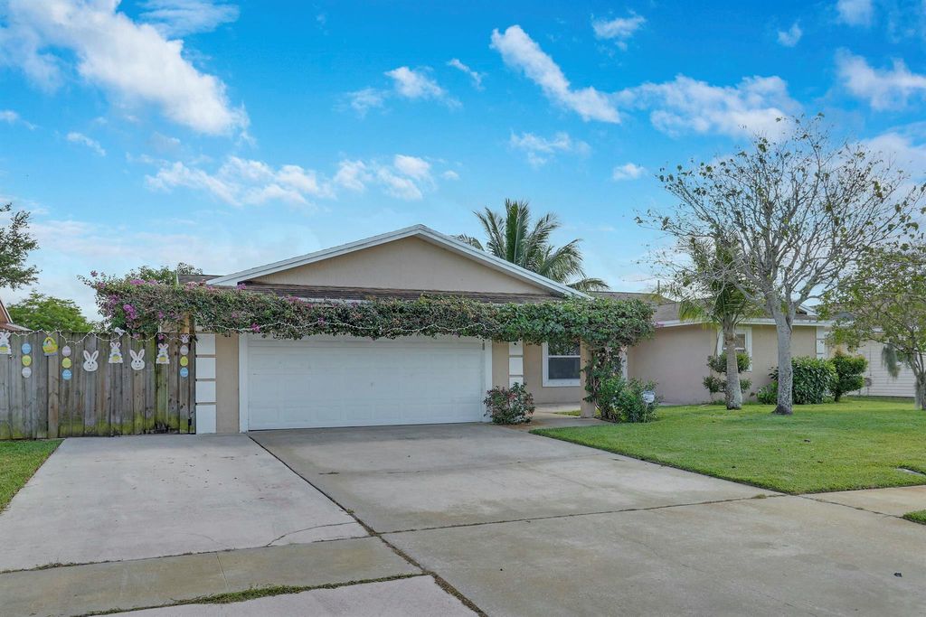 Photo of 5350 N Sandhurst Circle N, Lake Worth, FL 33463 (MLS # R11078933)