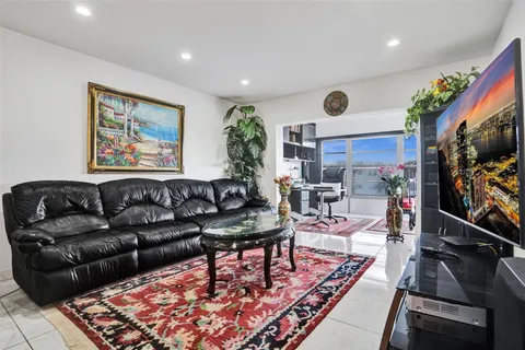 4706 NW 36th St Unit 605, Lauderdale Lakes, FL MLS: F10489447