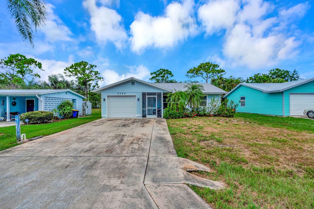 Photo of 5588 SE Avalon Drive, Stuart, FL 34997 (MLS # R11114900)