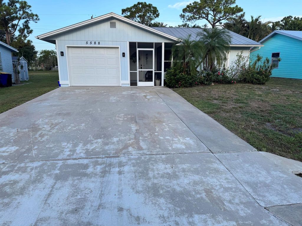 Photo of 5588 SE Avalon Drive, Stuart, FL 34997 (MLS # R11114900)