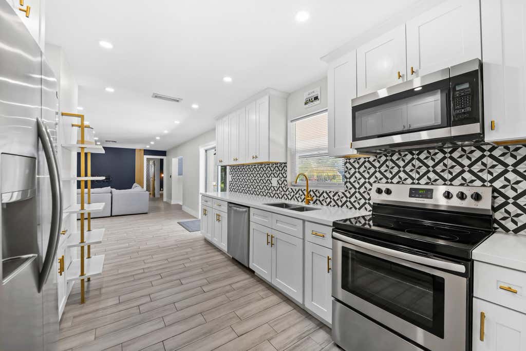 Photo of 1226 SE 14TH Street, Deerfield Beach, FL 33441 (MLS # B26058487)