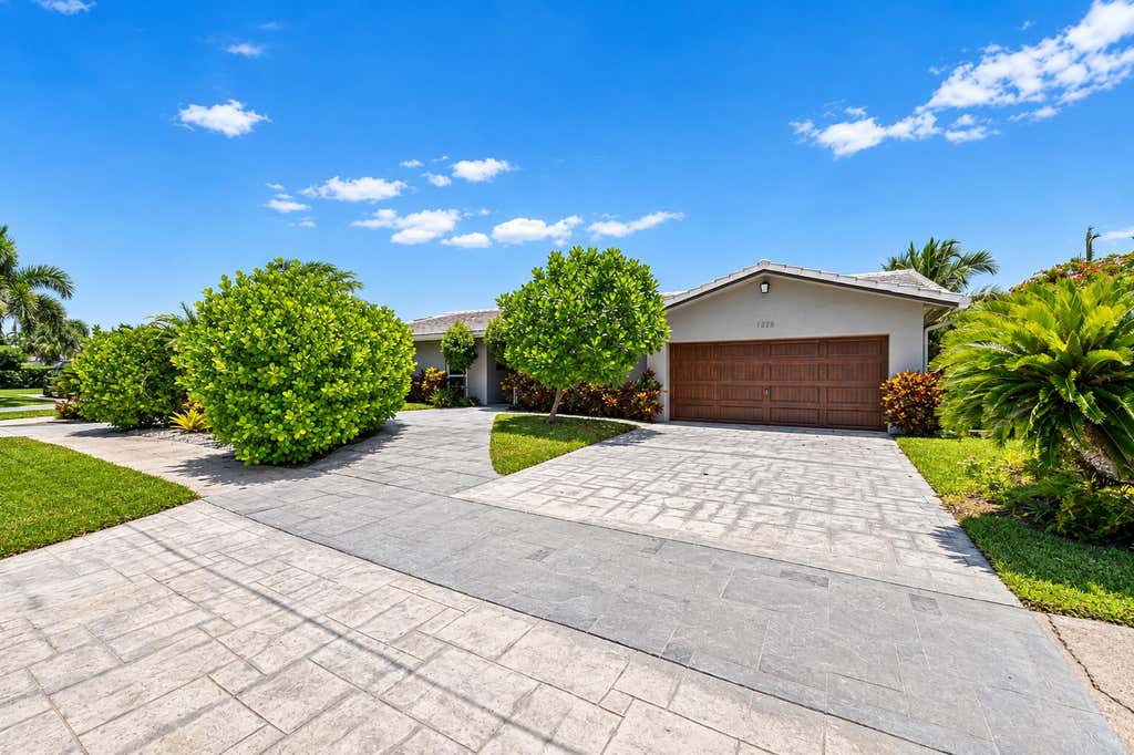 Photo of 1226 SE 14TH Street, Deerfield Beach, FL 33441 (MLS # B26058487)