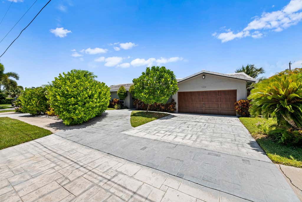 Photo of 1226 SE 14TH Street, Deerfield Beach, FL 33441 (MLS # B26058487)