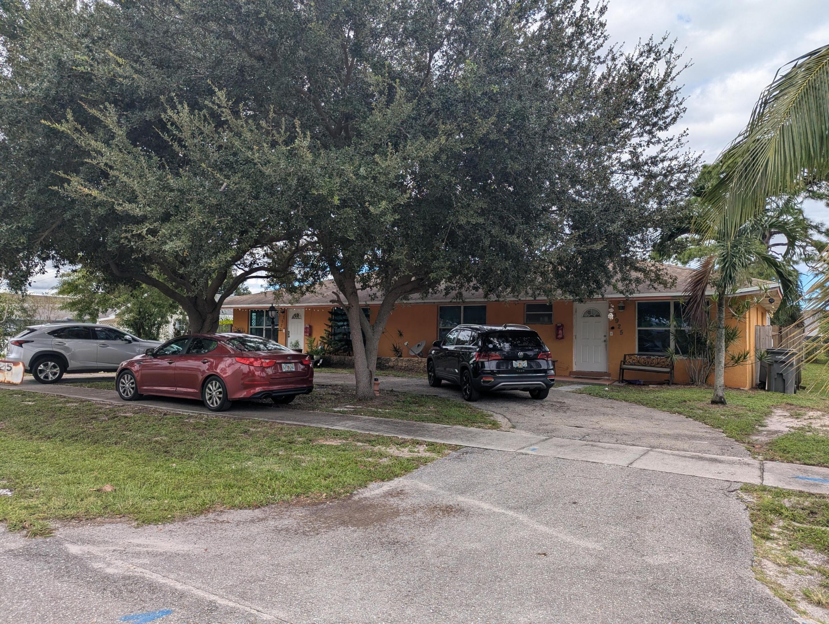 3925 W Roan Court